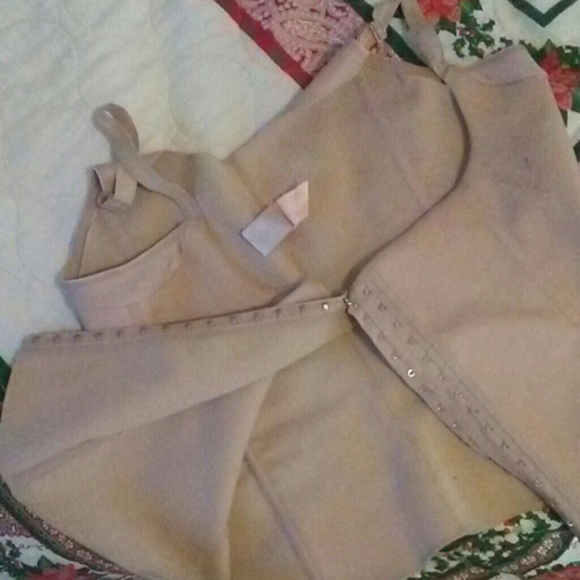 Womens girdle - Picture 1 of 3